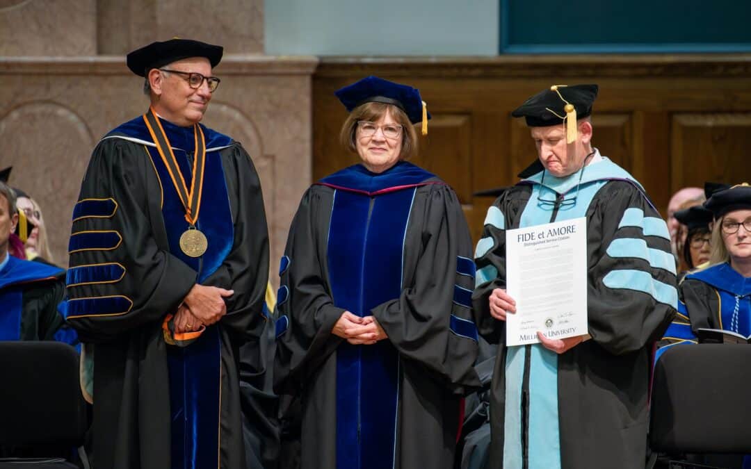 Carolyn Carter receives Fide et Amore award