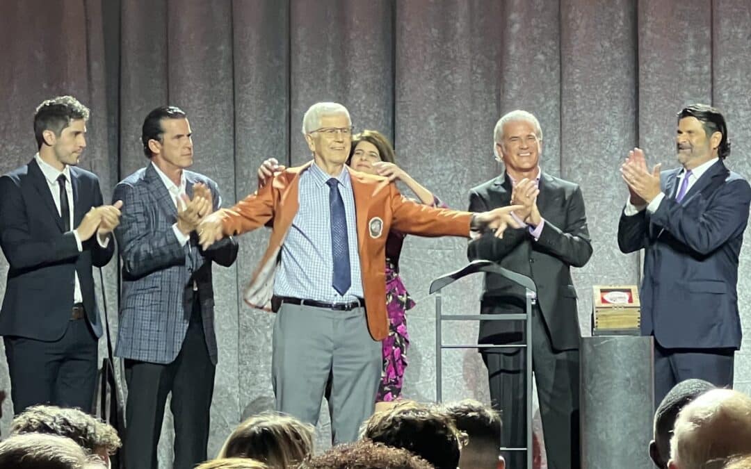 Del Harris (’59) inducted into Naismith Basketball Hall of Fame