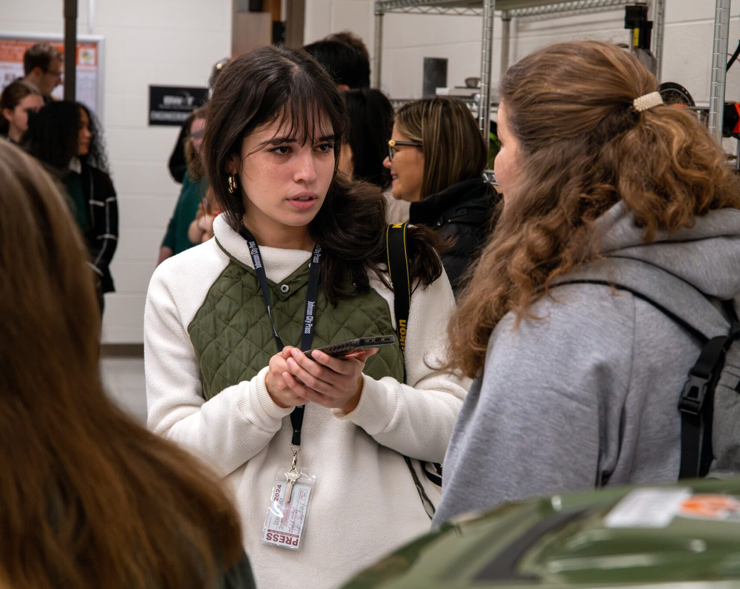Grace-Teater journalism alum interviews students participating in engineering event
