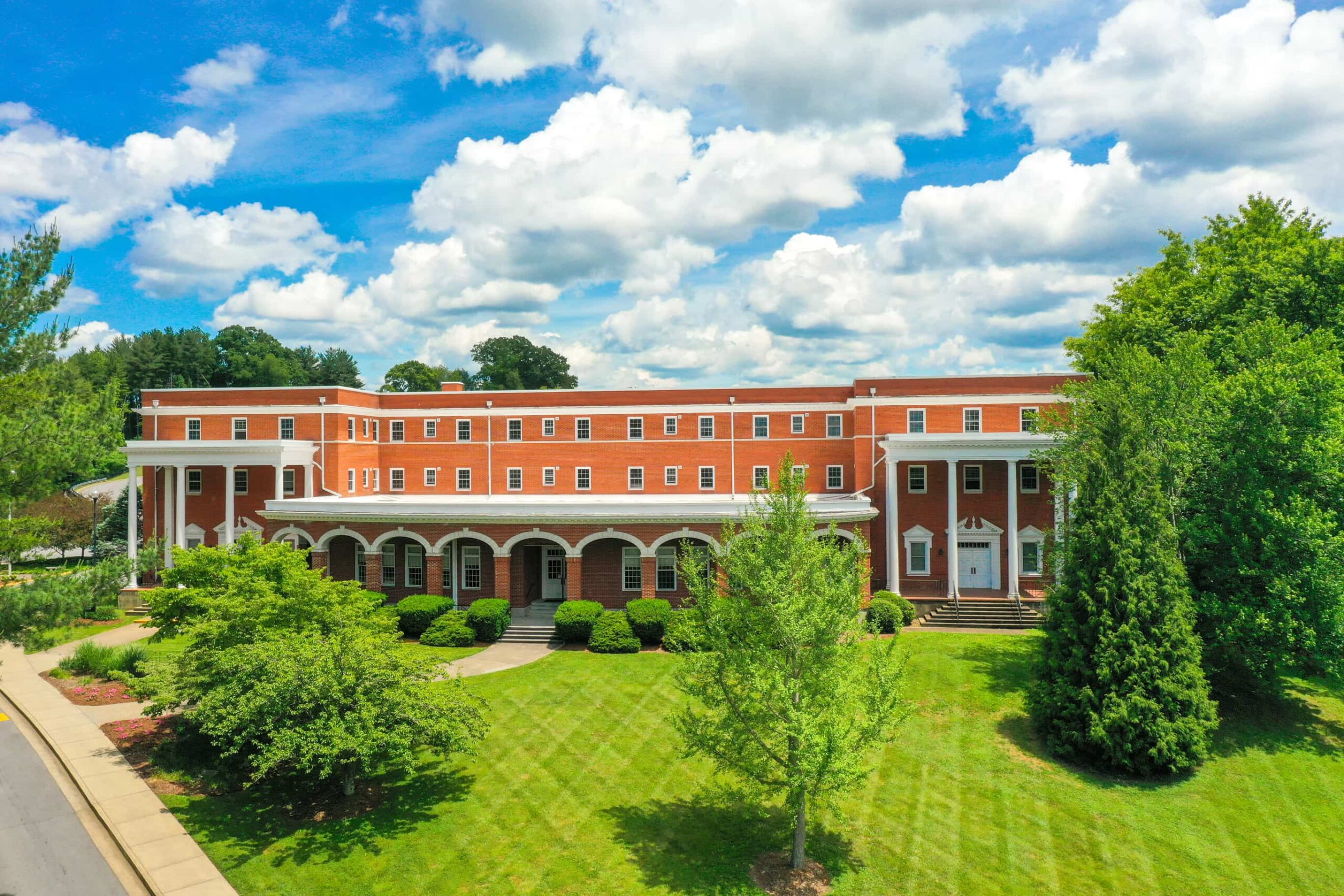 Sutton Hall Ladies, check out the women's residence halls! Sutton Hall is the second largest women's residence on campus. It's also home to McCormick Dining Center, so you won't need to go far when you're hungry!